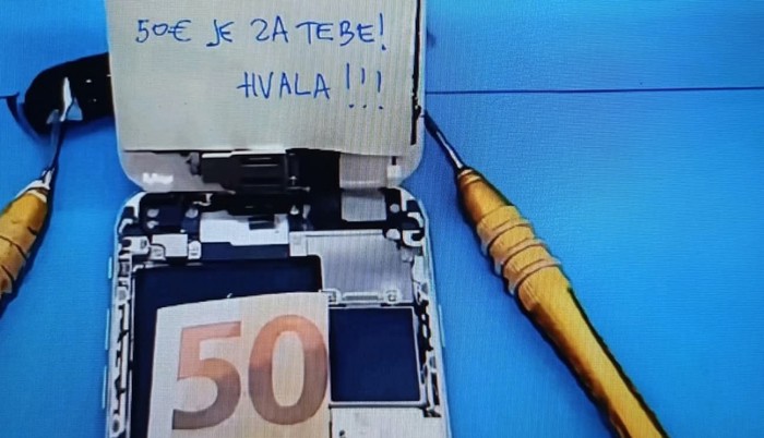 Serviser je otvorio mobitel pa u njemu pronašao poruku s bizarnom molbom, fotka je teški hit