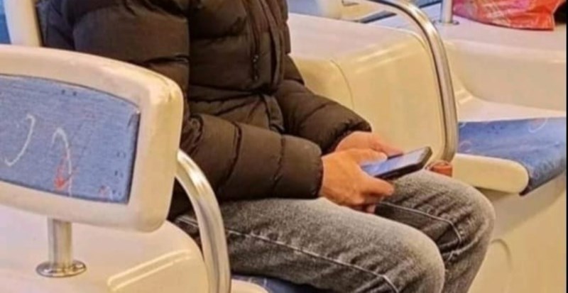 Fotka stranog radnika u tramvaju nasmijala je cijelu Hrvatsku, za sve je kriv jedan urnebesan detalj