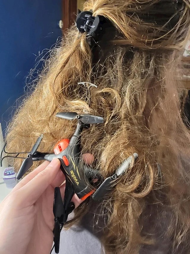 1. Dron kojeg je muž kupio sinu za ročkas zapetljao joj se u kosi. Ne gine joj šišanje...