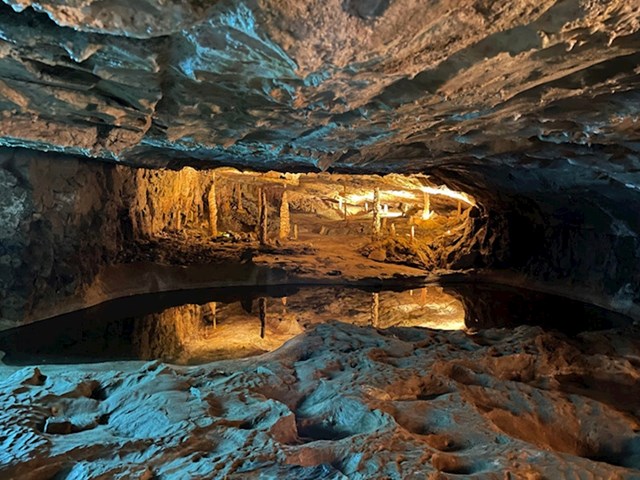 9. Nevjerojatna refleksija u jednoj špilji u Švicarskoj