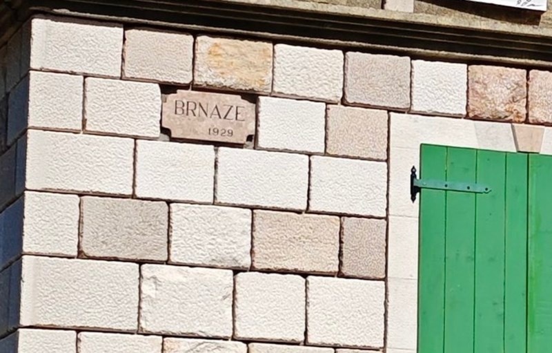 Fotka jedne kapelice u Dalmaciji izazvala je salve smijeha na Fejsu, morate vidjeti ovaj hit natpis