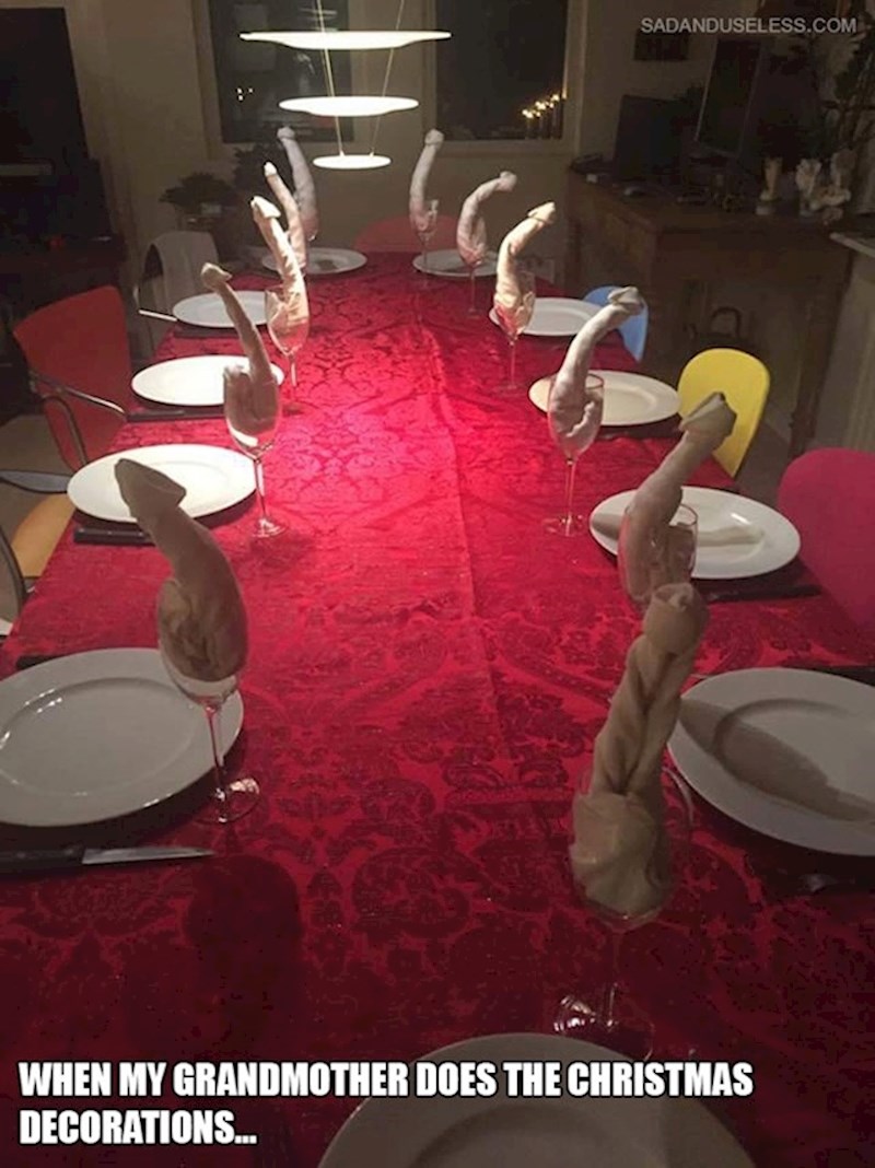 7. Ono kad baka postavlja stol za božićni ručak