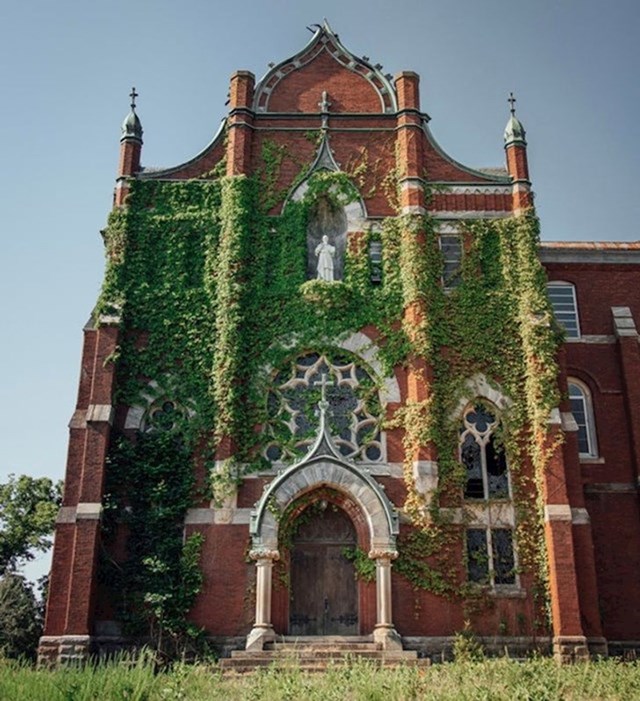 2. Napuštena crkva u SAD-u