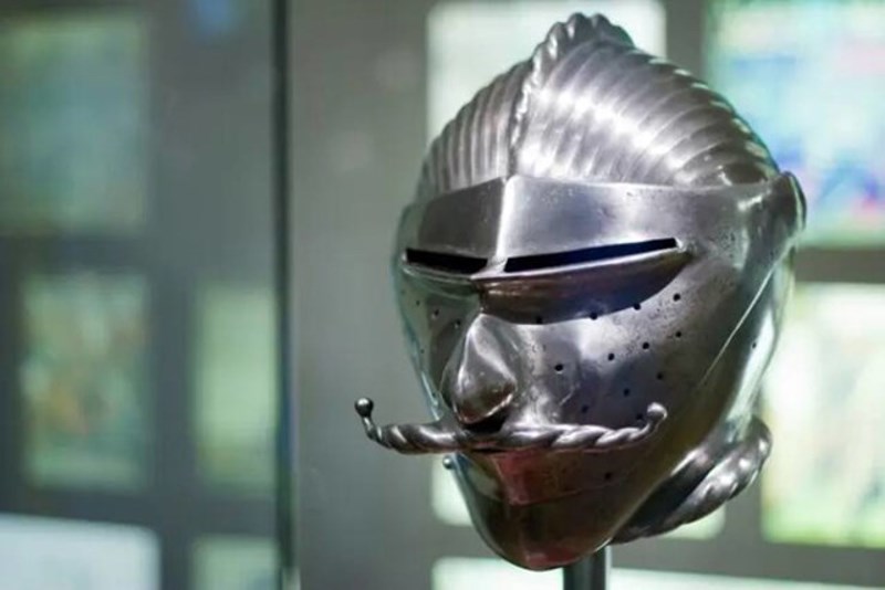 8. Neke su kacige u srednjem vijeku imale brkove