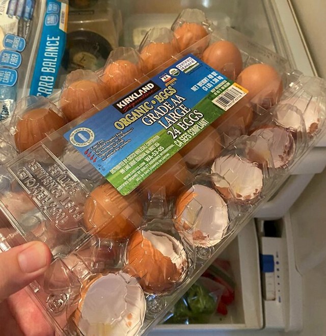 5. Moja žena misli da je skroz normalno vratiti ljuske od jaja u kutiju.