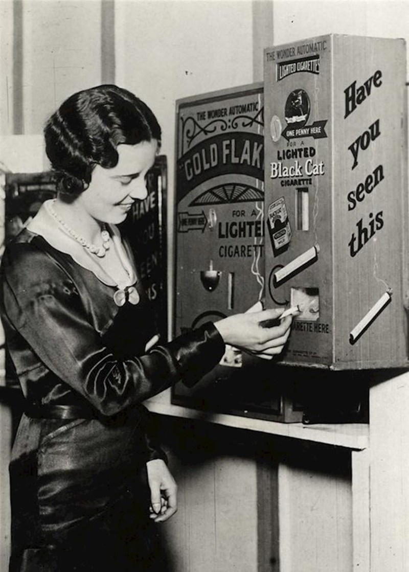 13. Automat koji izbacuje zapaljene cigarete, 1931.