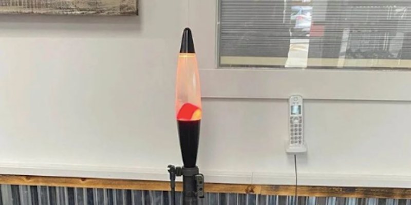 Bizarna lampa iz nečijeg ureda totalni je hit na društvenim mrežama, odmah ćete vidjeti zašto