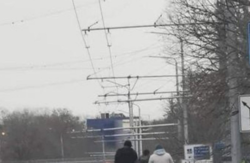 Netko je u prometu fotkao bizaran prizor, zaledit će vam se krv u žilama kad vidite što tipovi rade