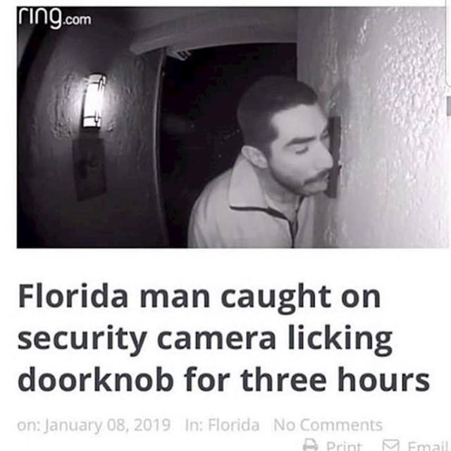 14. Nadzorna kamera snimila je tipa iz Floride kako liže kvaku od ulaznih vrata preko 3 sata