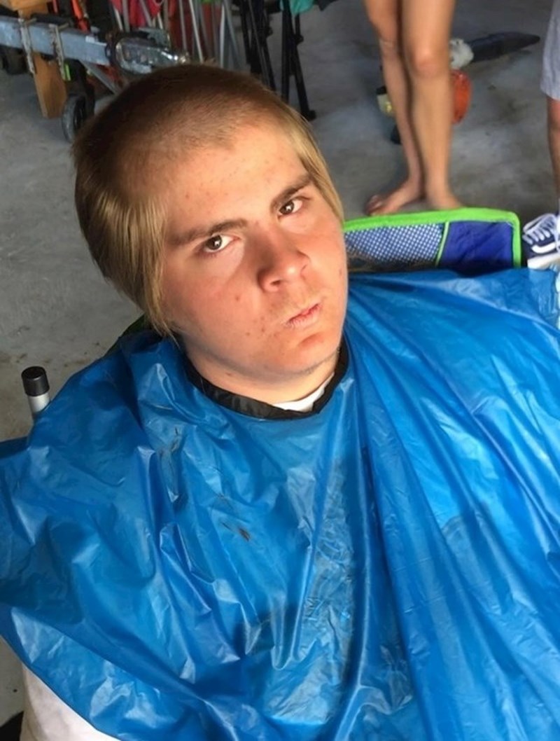 "Dozvolio sam prijatelju da me ošiša. Evo rezultata."