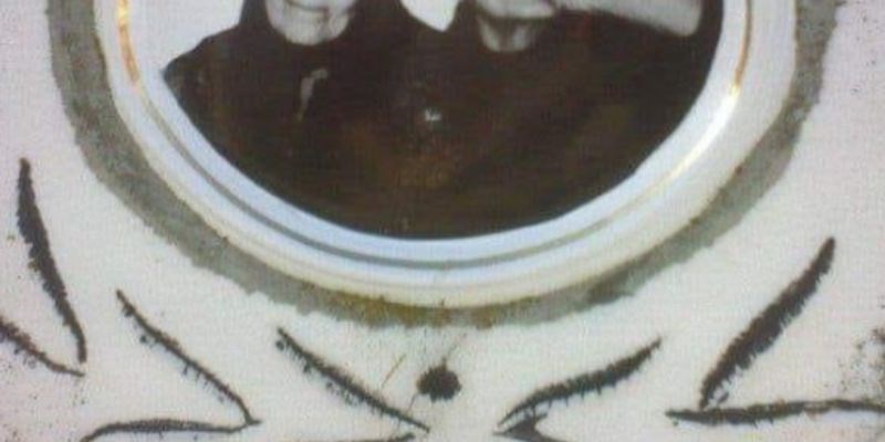 Regijom kruži bizarna fotka s groblja u Srbiji, nećete vjerovati što je netko slikao na jednom grobu