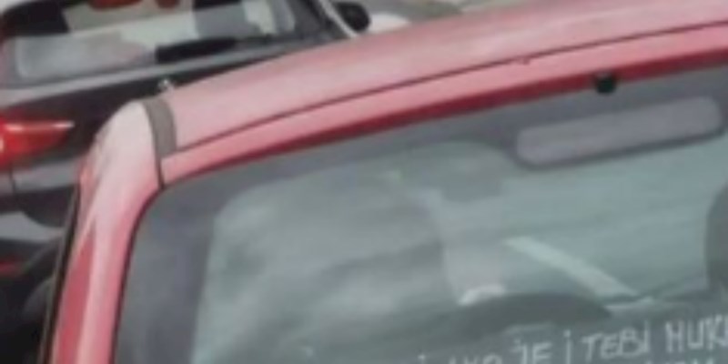 Razočarana vozačica zalijepila je znakovitu poruku za ostale vozače, fotka je odmah postala hit