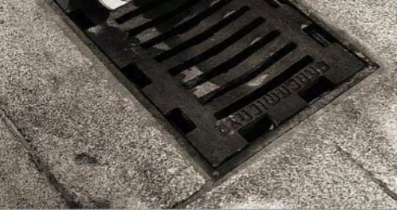 Netko je ukrasio odvod pokraj kojeg svaki dan prolazi, prasnut ćete u smijeh kad vidite kako