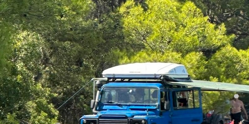 Češki turisti napravili su divlji kamp do mora u Grebaštici, fotka je izazvala čuđenje mnogih