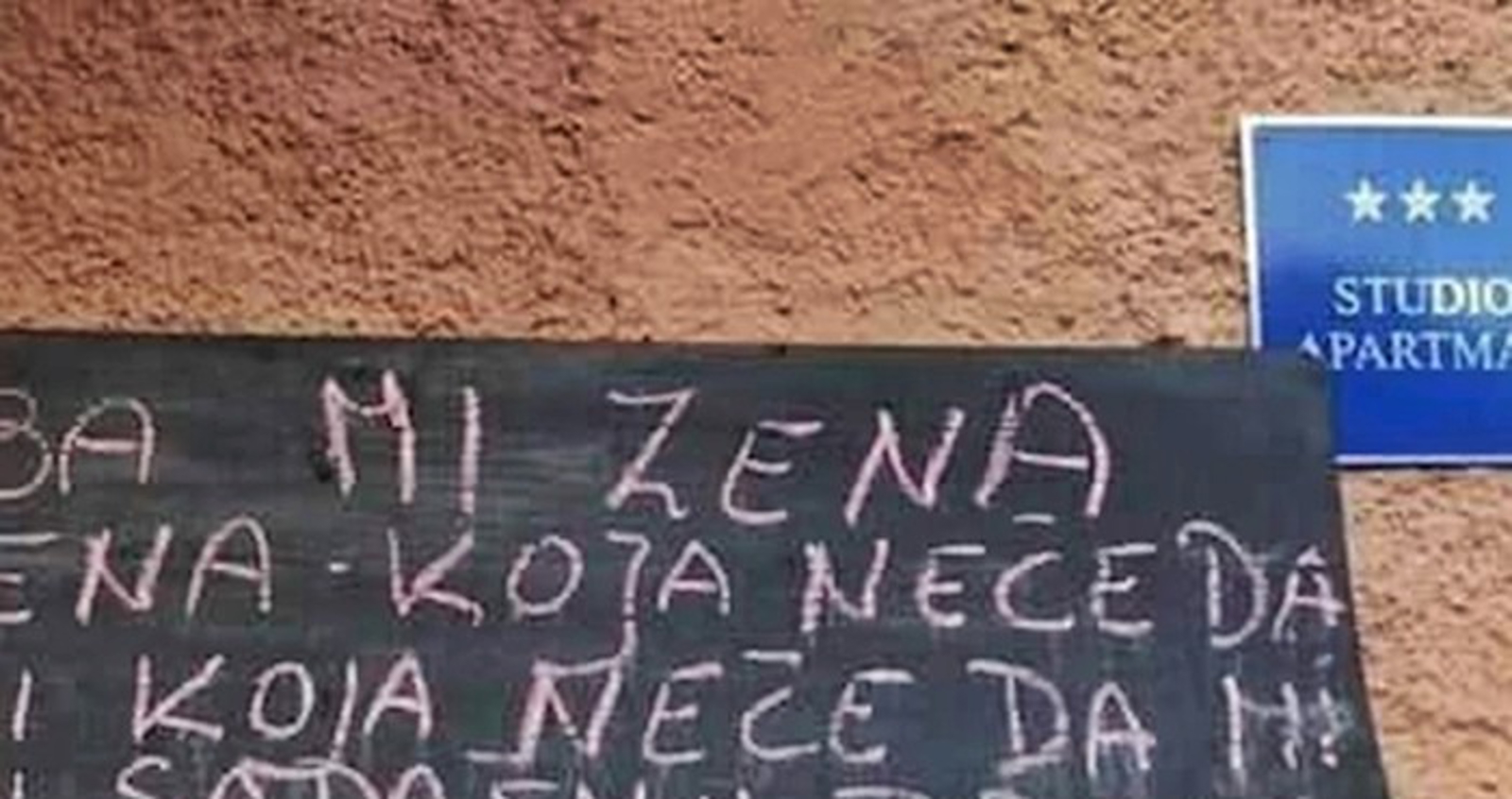 Muškarac je ispred svog apartmana izvjesio natpis da traži ženu, morate vidjeti pod kojim uvjetom