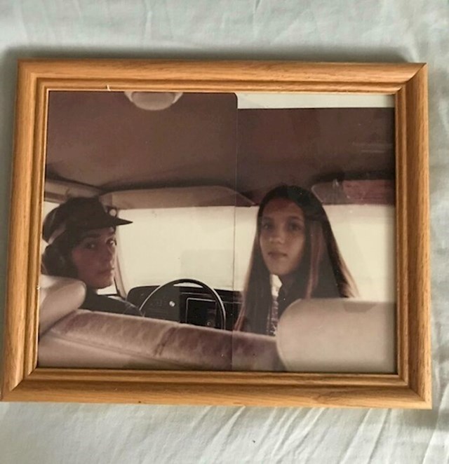 1. Bračni par pronašao je fotke iz svojih tinedžerskih dana koje međusobno savršeno pašu i izgledaju kao da su ista fotografija