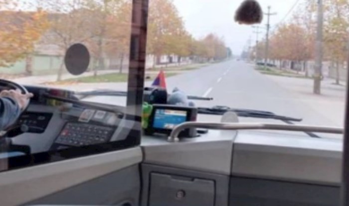 Fotka autobusa iz Srbije oduševila je cijelu regiju, morate vidjeti kakve je ukrase postavio vozač