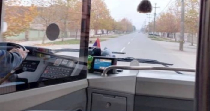 Fotka autobusa iz Srbije oduševila je cijelu regiju, morate vidjeti kakve je ukrase postavio vozač