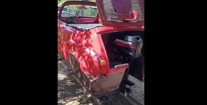 Tip je od starog Fiće napravio brod, snimka je odmah postala teški hit na društvenim mrežama
