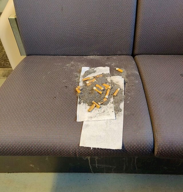 10. Netko je ostavio čikove na sjedalu u vlaku