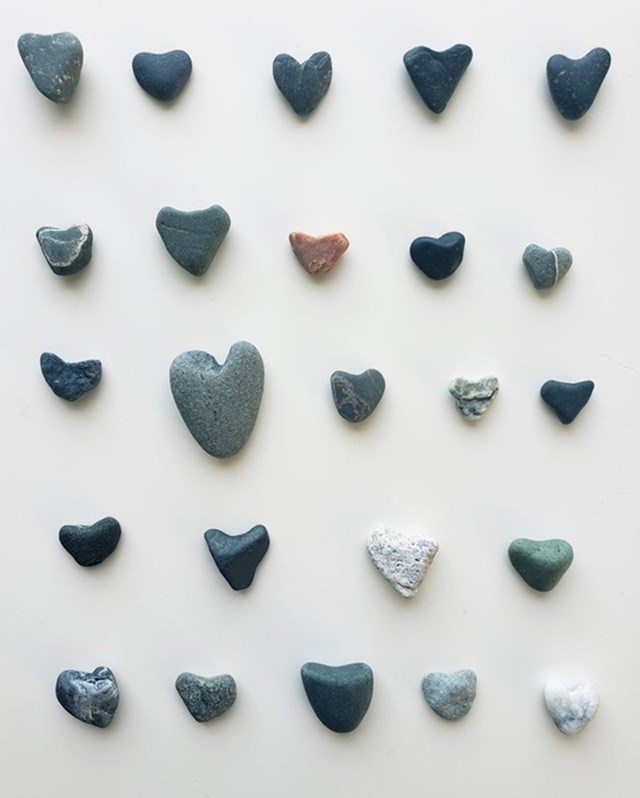 Netko ima kolekciju kamenčića u obliku srca