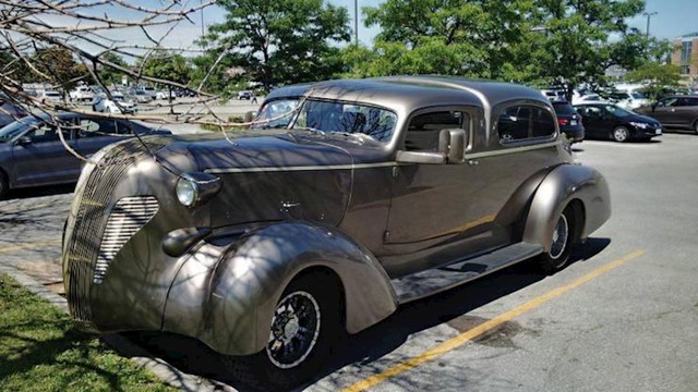 2. Rijedak oldtimer baš neobičnog dizajna