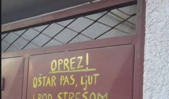 Fotka natpisa na ulazu u kuću jedne žene nasmijala je cijeli Balkan, odmah ćete vidjeti zašto