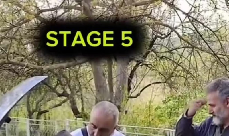 Preko tisuću ljudi na Fejsu lajkalo je fotku Balkanaca koji popravljaju auto, prizor je bizaran