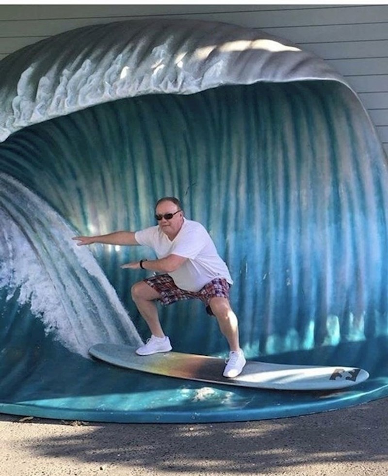 12. "Dame i gospodo, ovo vam je moj tata!"