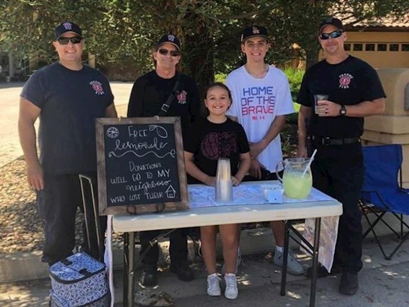 7. Susjedi su u požaru izgubili sve što su imali pa je ova djevojčica odlučila prodavati limunadu kako bi skupila novac za njih
