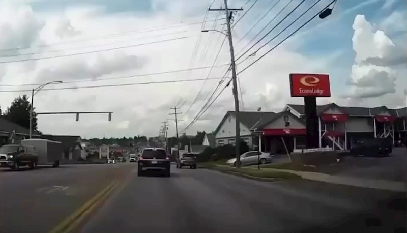 Bizarna snimka s jedne ceste u SAD-u obišla je cijeli svijet, morate vidjeti što je žena napravila