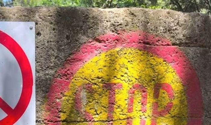 Znak zabrane s plaže u Dalmaciji nasmijao je prolaznike, sve će vam biti jasno kad vidite fotku