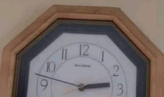 Kupili su sat u kineskom dućanu, a tek kad su ga objesili primijetili su da nešto nije kako treba