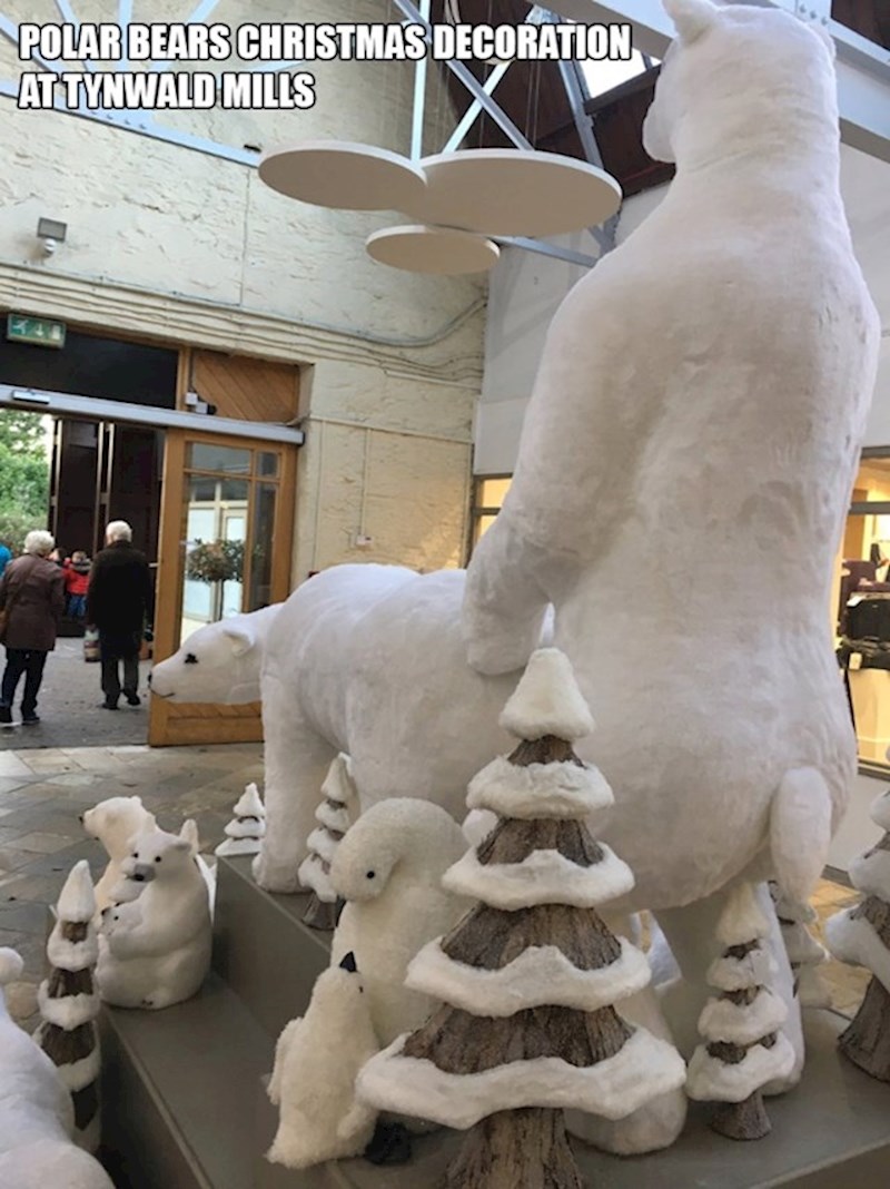 1. Božićni ukrasi u jednoj američkoj robnoj kući 😳