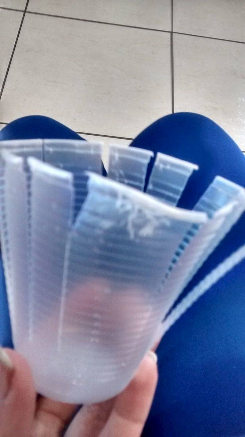 15. Grickanje plastičnih čaša