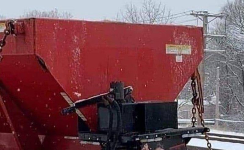 Prolazili su automobilom pored ralice pa na njoj uočili nesvakidašnji detalj, prizor je urnebesan