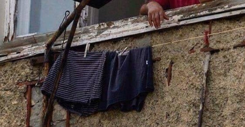 Preko 9 tisuća ljudi lajkalo je fotku Balkanca koji na bizaran način peče roštilj, morate vidjeti