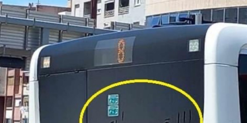 Netko je na staklo gradskog autobusa napisao upozorenje putnicima, prizor je totalno bizaran