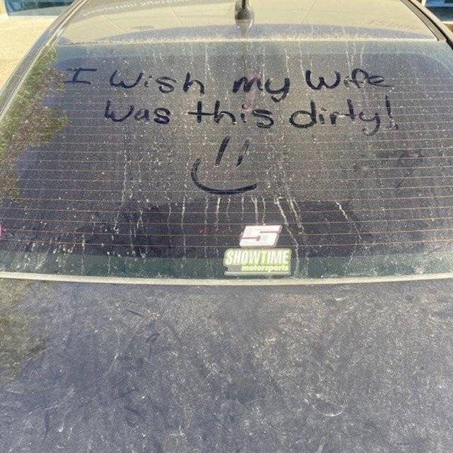 1. Napisao je na auto "volio bih da mi je žena ovako prljava" i tako se vozio tjedan dana