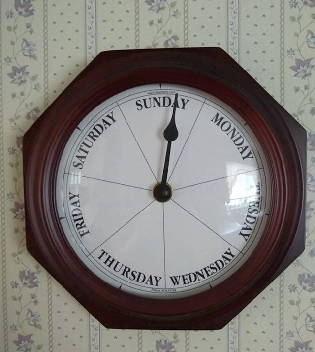 7. Dosta čudan sat u kući moje bake i djeda