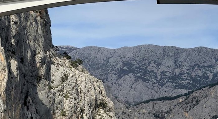 Fora o omiškom mostu iznad rijeke Cetine totalni je hit na Fejsu, morate vidjeti
