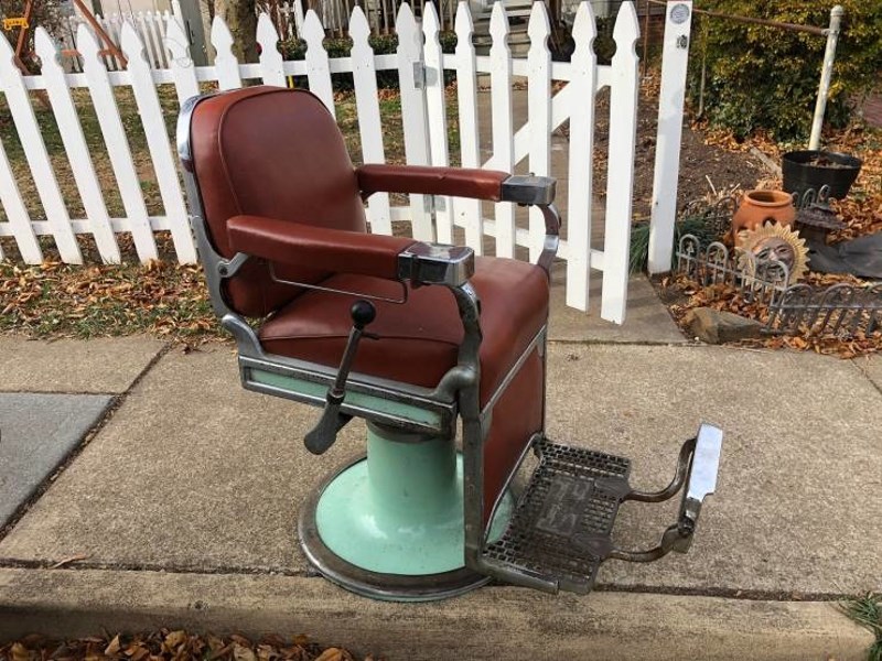 14. Stolica iz stare brijačnice