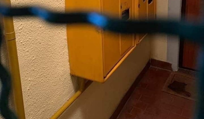 Detalj iz hodnika jedne stambene zgrade nasmijao je ekipu na Fejsu, odmah ćete vidjeti zašto