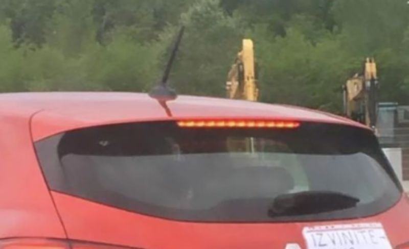 Natpis na ovom automobilu nasmijao je Beograđane, hit fotka je odmah obišla cijelu regiju