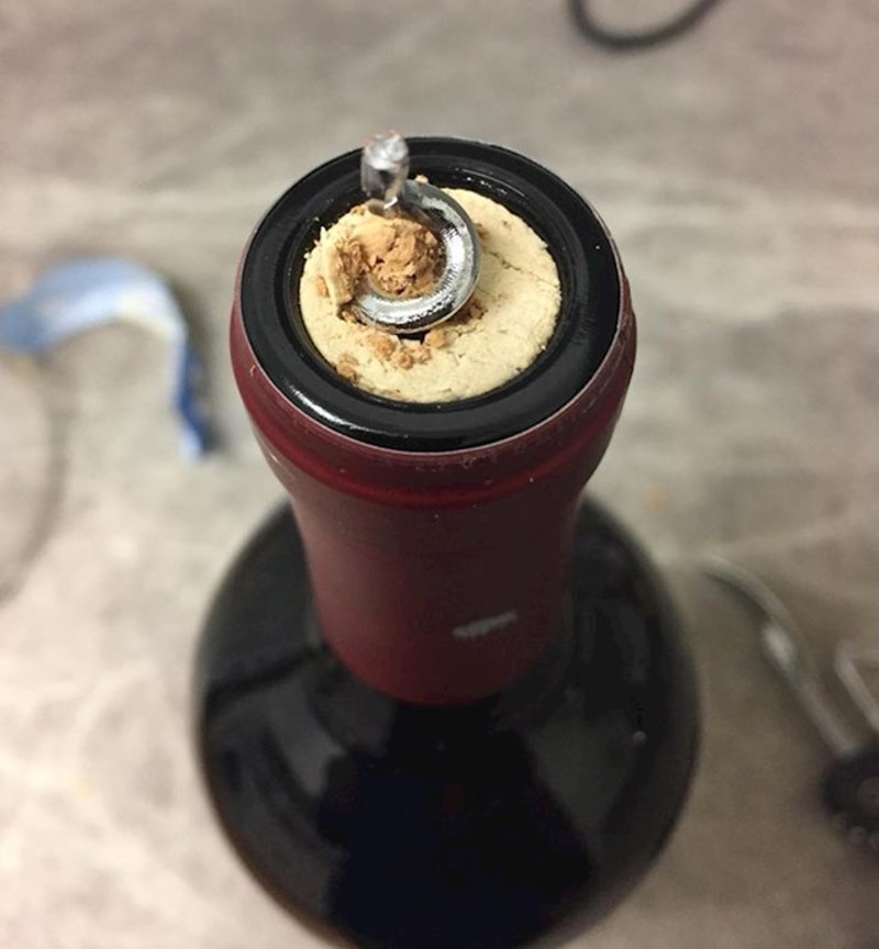 15. Trebat će novi otvarač, a i bocu vina