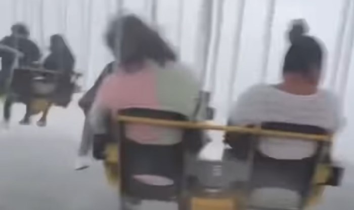 Posjetitelji zabavnog parka zaglavili su na vrtuljku tijekom oluje, jeziva snimka ledi krv u žilama