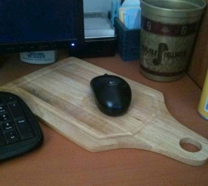 3. Čovjeku je trebao podložak za miša, pa se snašao.