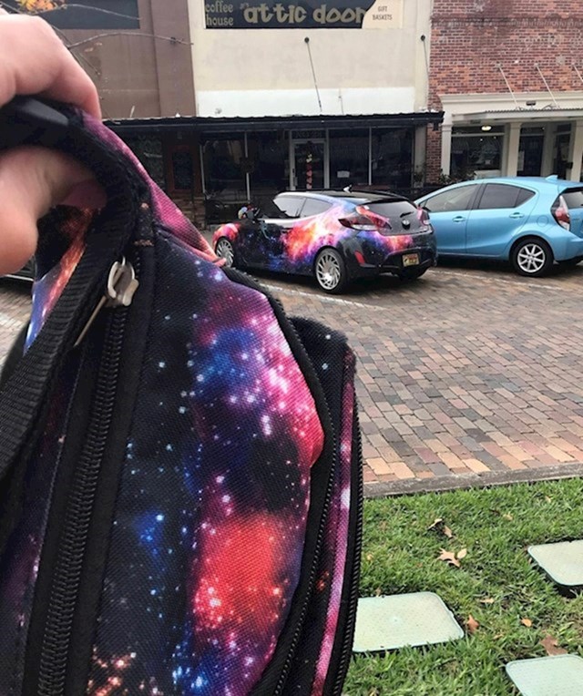 "Slučajno sam vidio auto koji je imao isti uzorak kao moj ruksak."