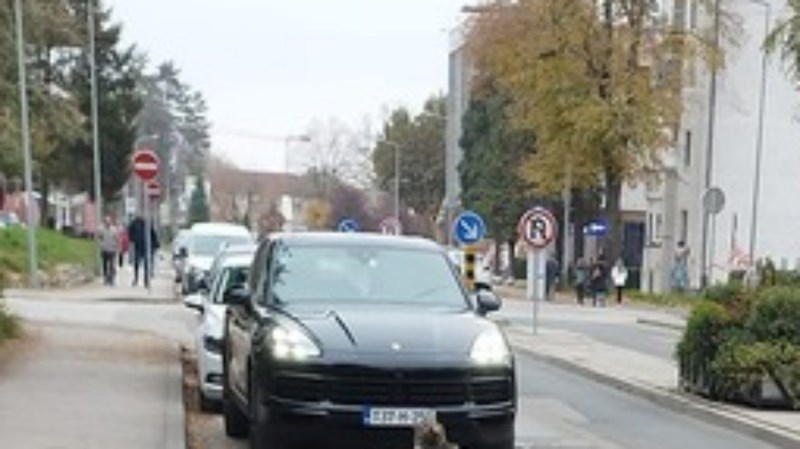 Netko si je na potpuno sulud način odlučio rezervirati parking mjesta, fotka je hit na Fejsu