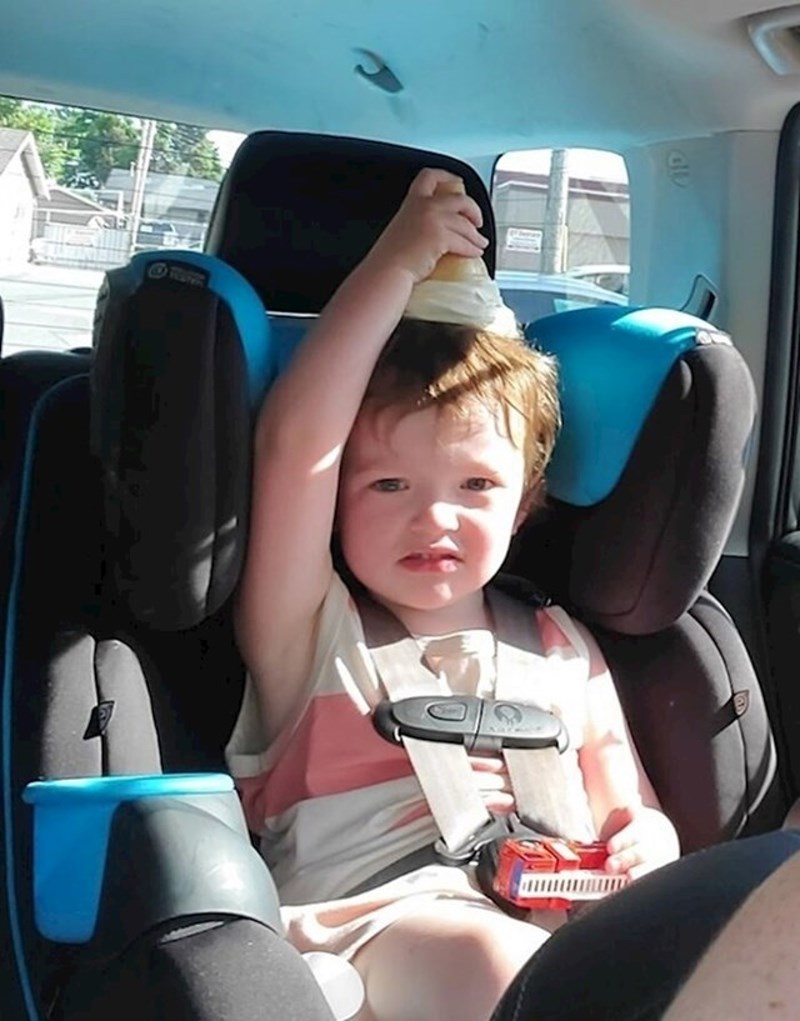 8. Bilo mu je vruće i htio je sladoled. Ali nitko nije očekivao da će se ovako rashladiti.